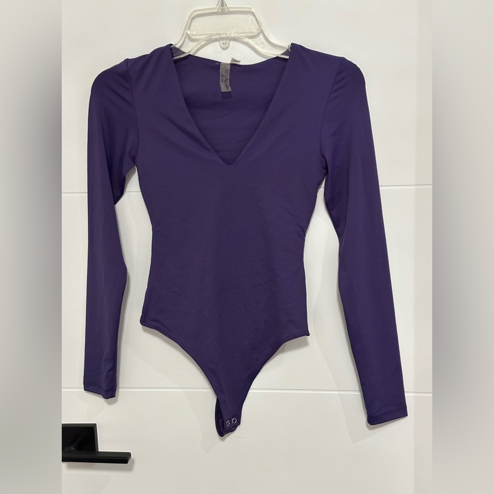 โจNWTโจSecond Skin: Womenโs V-neck Bodysuit- Size XS